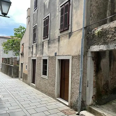 Dana Cres