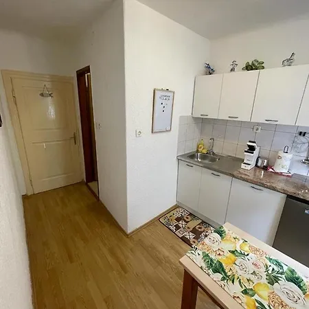 Dana Apartment *